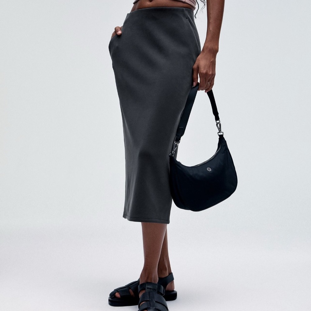 NWT Lululemon High Rise Midi Skirt Size 4 in Black